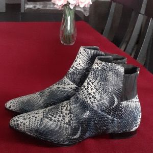 CALVIN KLEIN BOOTIES SNAKE PRINTS